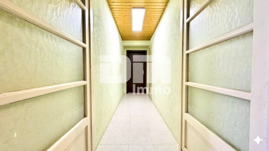 Natur pur - Einfamilienhaus am Ortsrand mit großem Grundstück, Carport und Terrasse - EG Flur / Diele zu den Nutzflächen